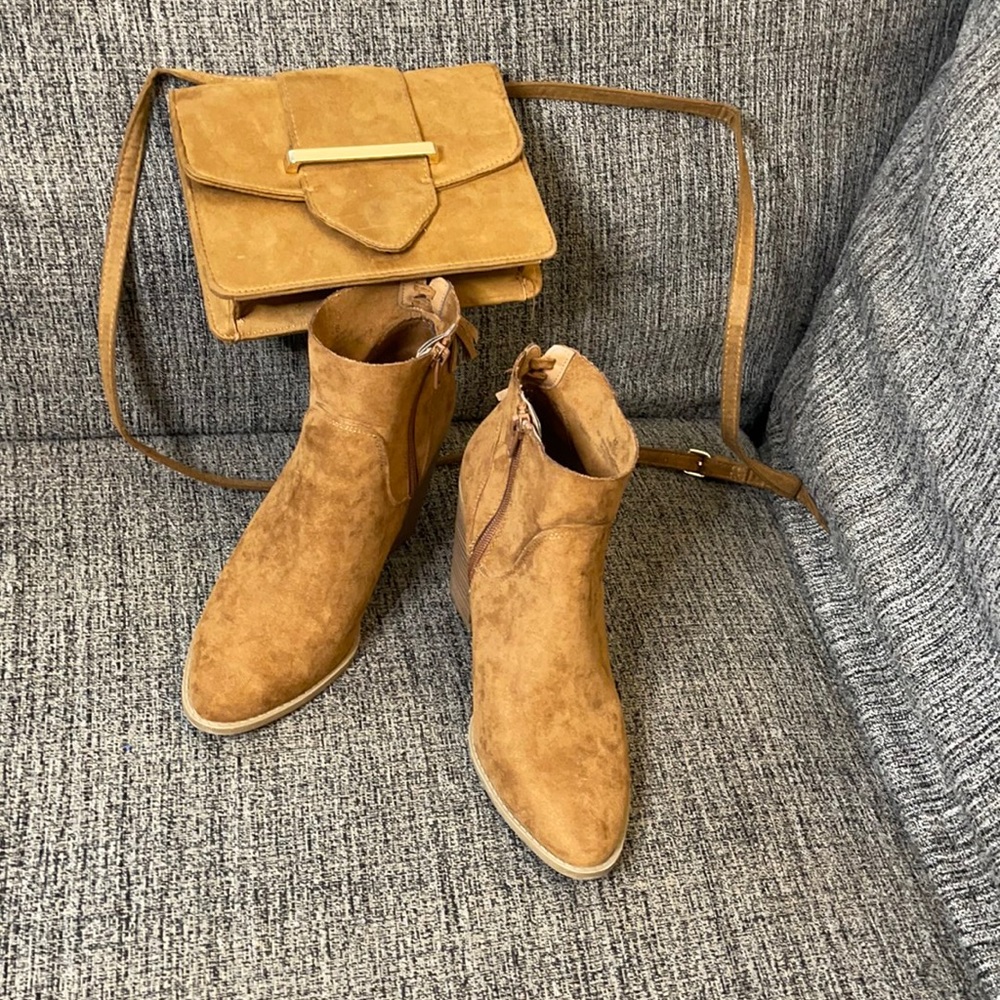 Shade brown booties and purse set
